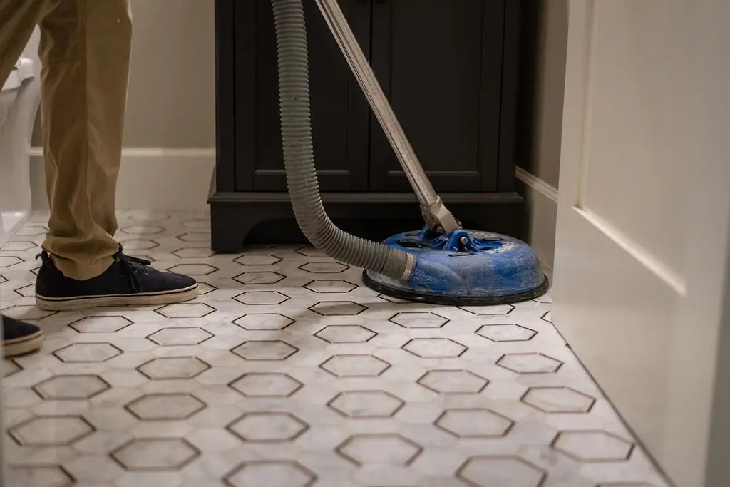 https://www.aztileandgroutcleaning.com/wp-content/uploads/2023/12/tile-grout-deep-cleaning-gal-1.webp