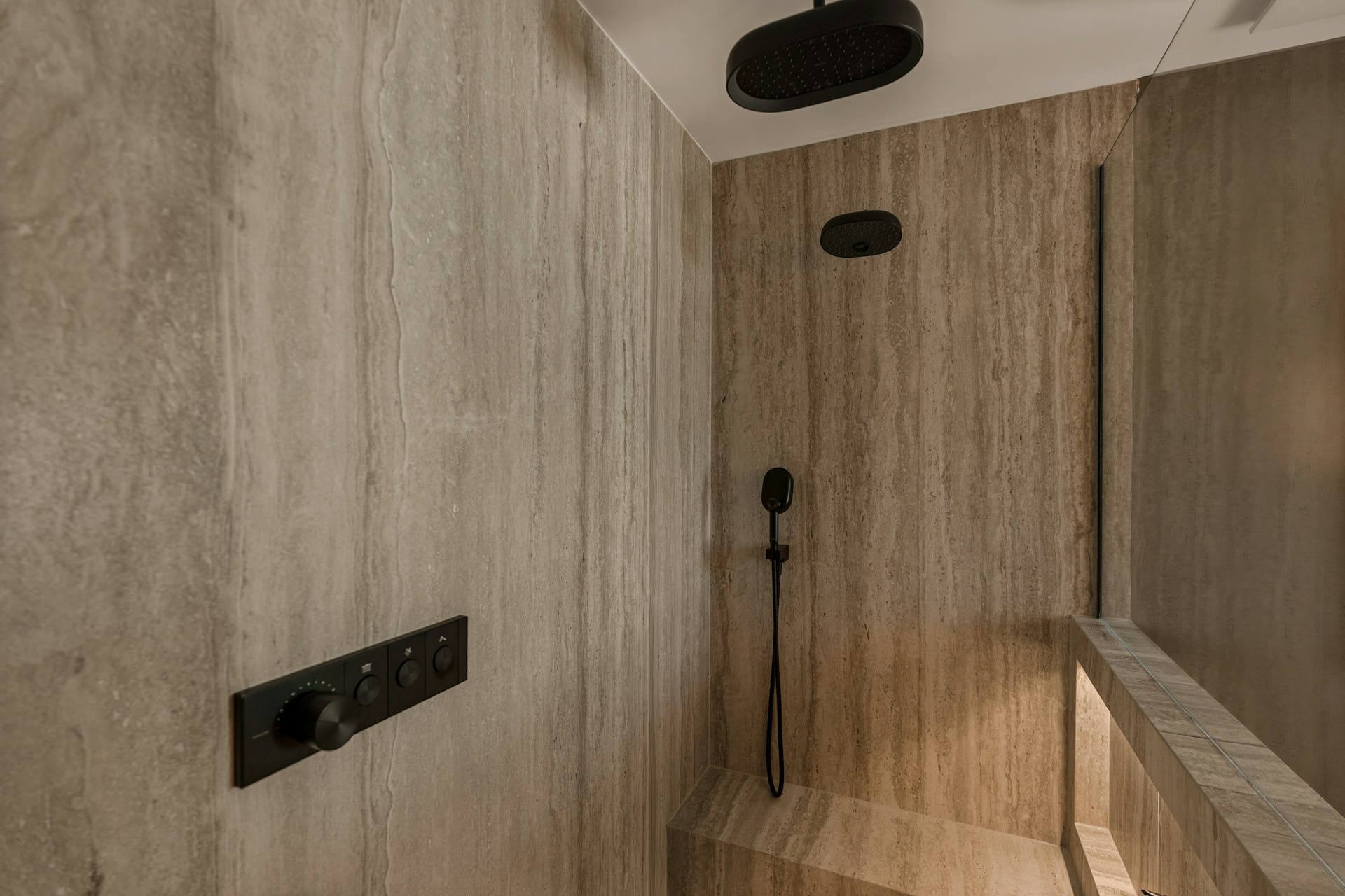 peter-muniz-lhIOmjqf728-unsplash travertine tile cleaning and sealing